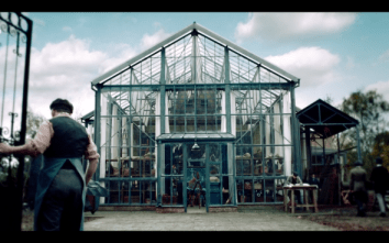 hugo-meliess-glass house